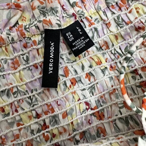 NWT Vero Moda Henna Tie Shoulder Smocked Floral Crop Top Women Birch Lilja SZ L - Picture 4 of 4